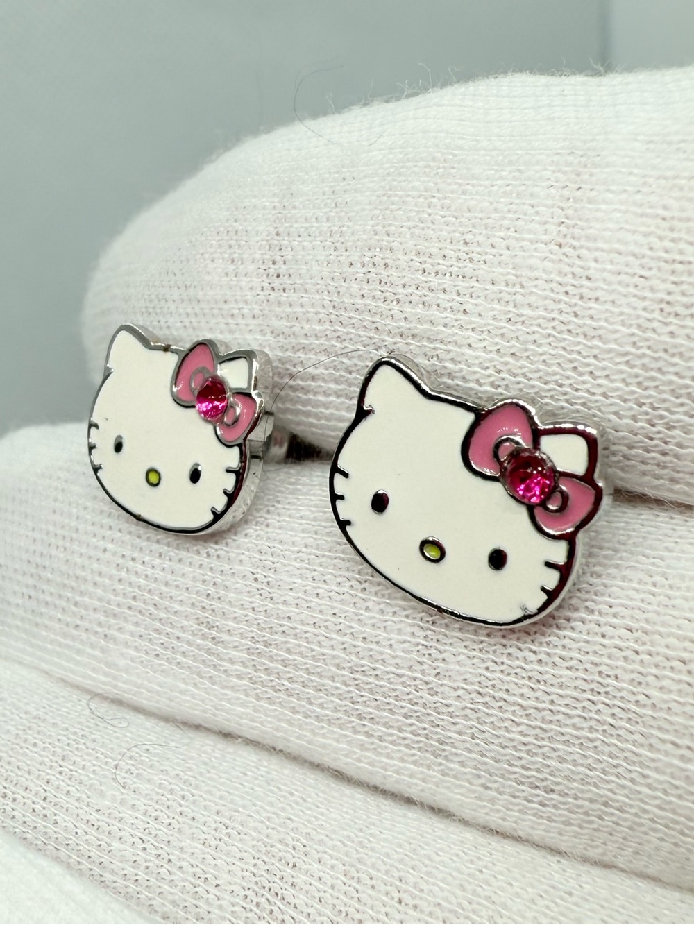 Hello Kitty White Face Pink Bow Kids Stud Earrings! - Picture 2 of 7